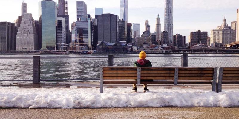 移动端优先的网站开发策略：融合主线网络思维与工业风设计的实践指南
