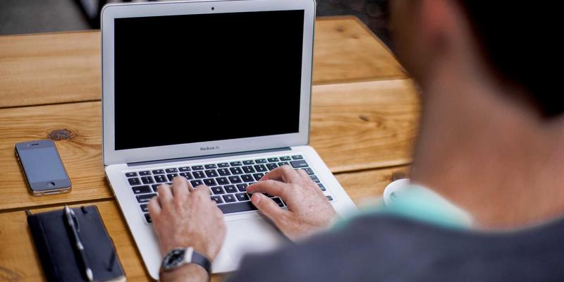 网站建设中的色彩心理学：如何通过配色方案提升品牌认知与用户信任